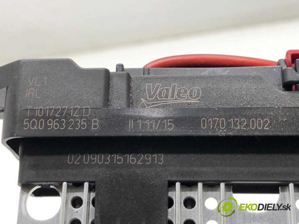 VW GOLF VII Kombi 2015 66 kW 1.6 TDI 1598 topné těleso radiátor topení elektrická 5Q0963235B (Radiátor topení)