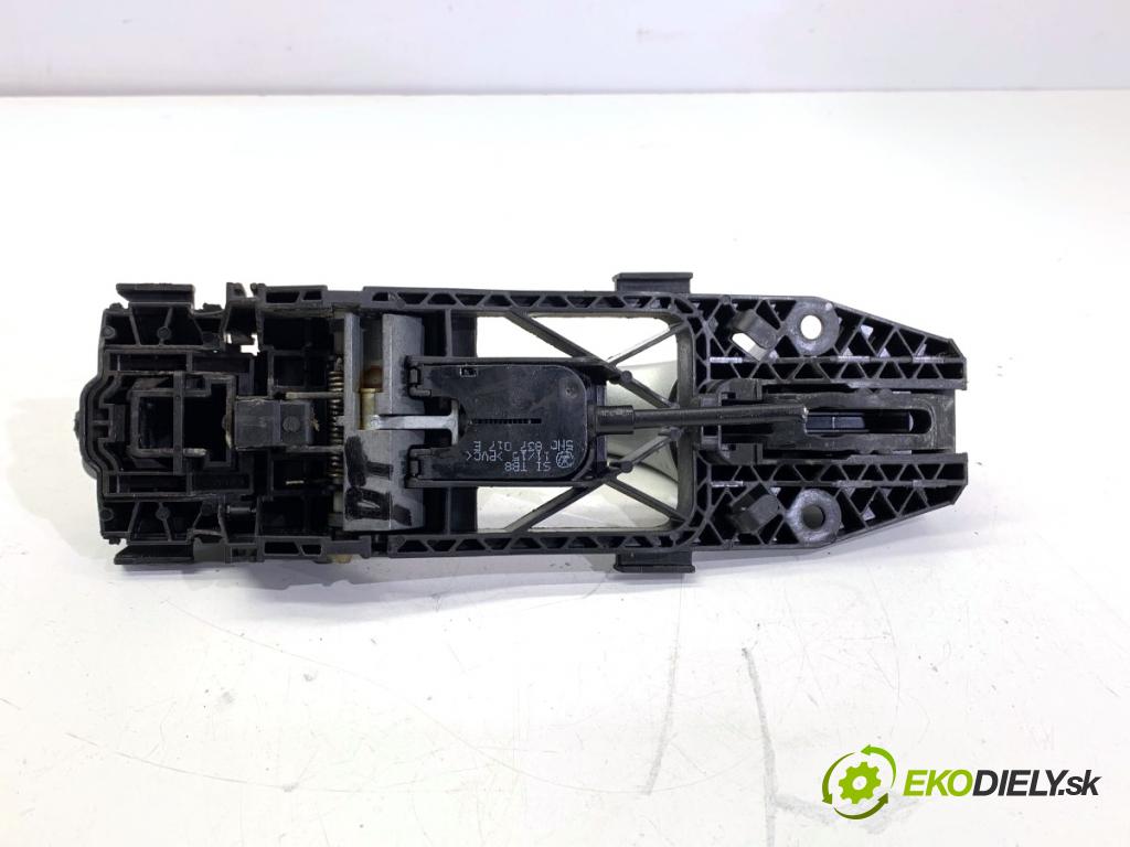VW GOLF VII Kombi 2015 66 kW 1.6 TDI 1598 klika vnejší pravý přední část