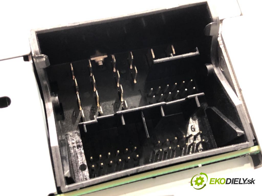 VW GOLF VII Kombi 2015 66 kW 1.6 TDI 1598 čítač navigácie 5G0035819A (Elektrosúčasti ostatné)