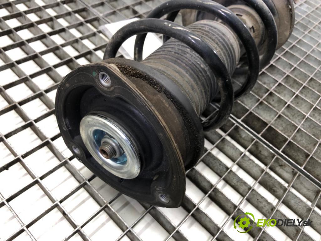 VW GOLF VII Kombi 2015 66 kW 1.6 TDI 1598 Tlmič ľavy predný ZE