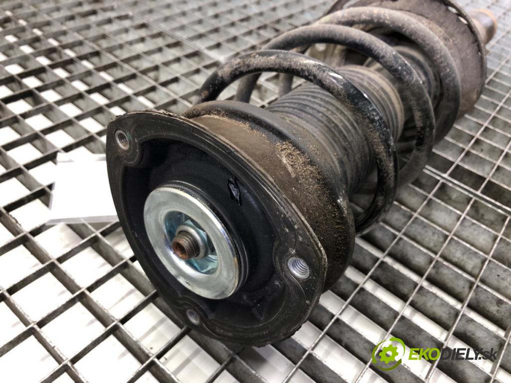 VW GOLF VII Kombi 2015 66 kW 1.6 TDI 1598 tlumič pravý přední část ZE