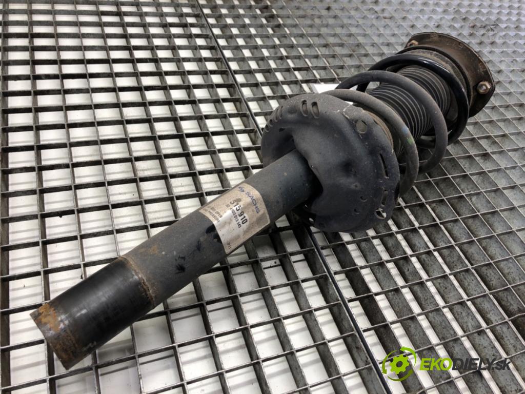 VW GOLF VII Kombi 2015 66 kW 1.6 TDI 1598 tlumič pravý přední část ZE