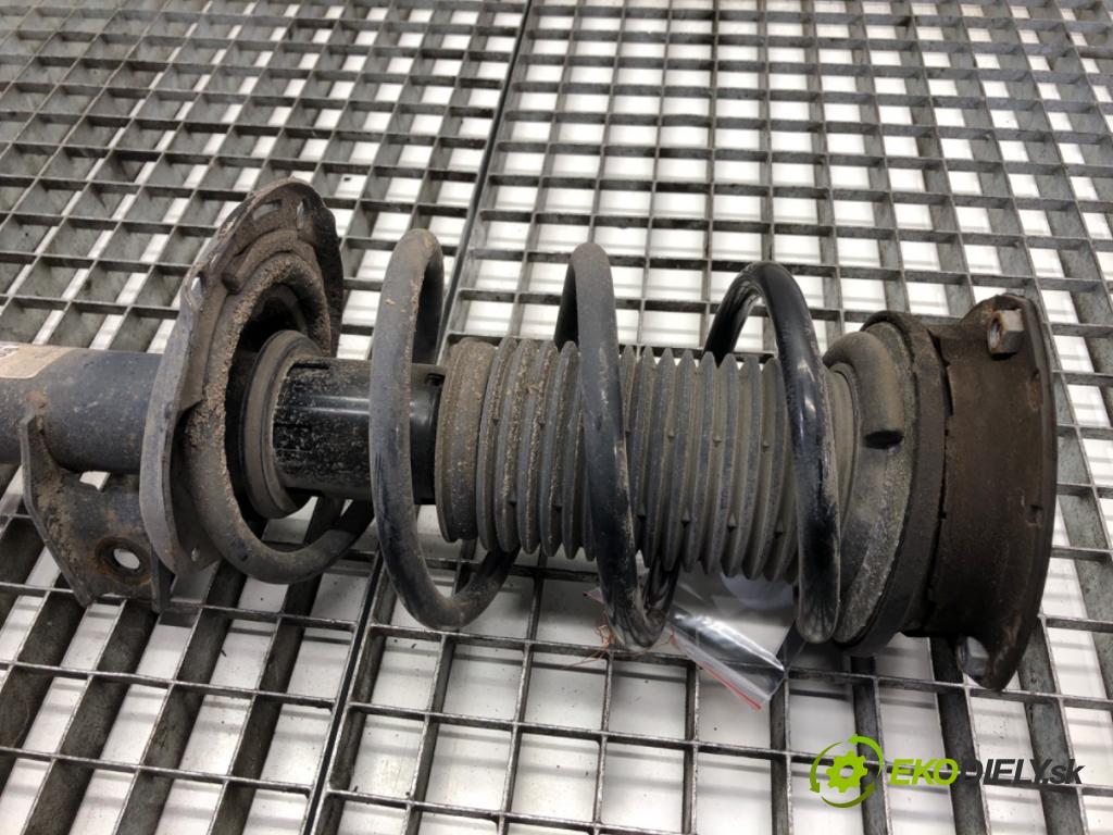 VW GOLF VII Kombi 2015 66 kW 1.6 TDI 1598 tlumič pravý přední část ZE