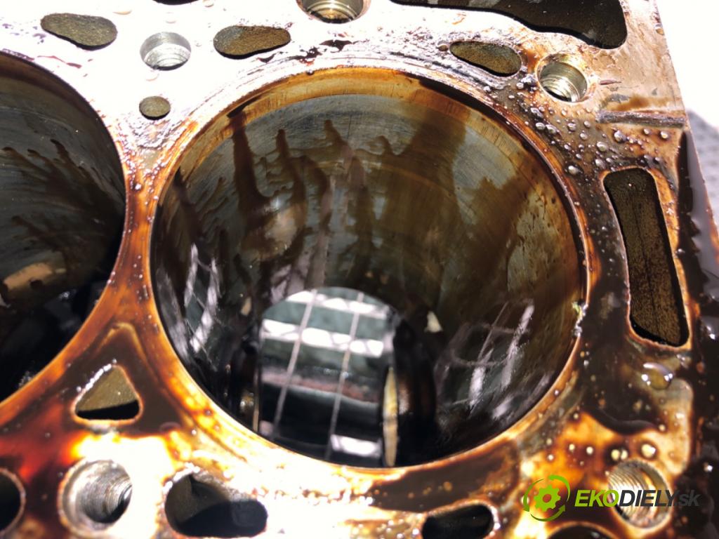 DACIA DOKKER Nadwozie pełne/minivan 2014 61 kW 1.6 1598 JEDNOTKA: motora  (Blok motoru)