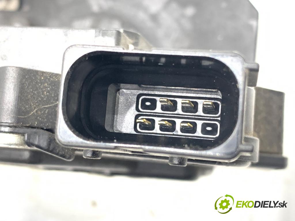 OPEL CORSA E liftback 2016 66 kW 1.4 (08, 68) 1398 zámok Dvere pravy predný 13431840