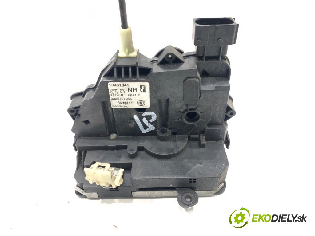 OPEL CORSA E liftback 2016 66 kW 1.4 (08, 68) 1398 zámok Dvere ľavy predný 13431841