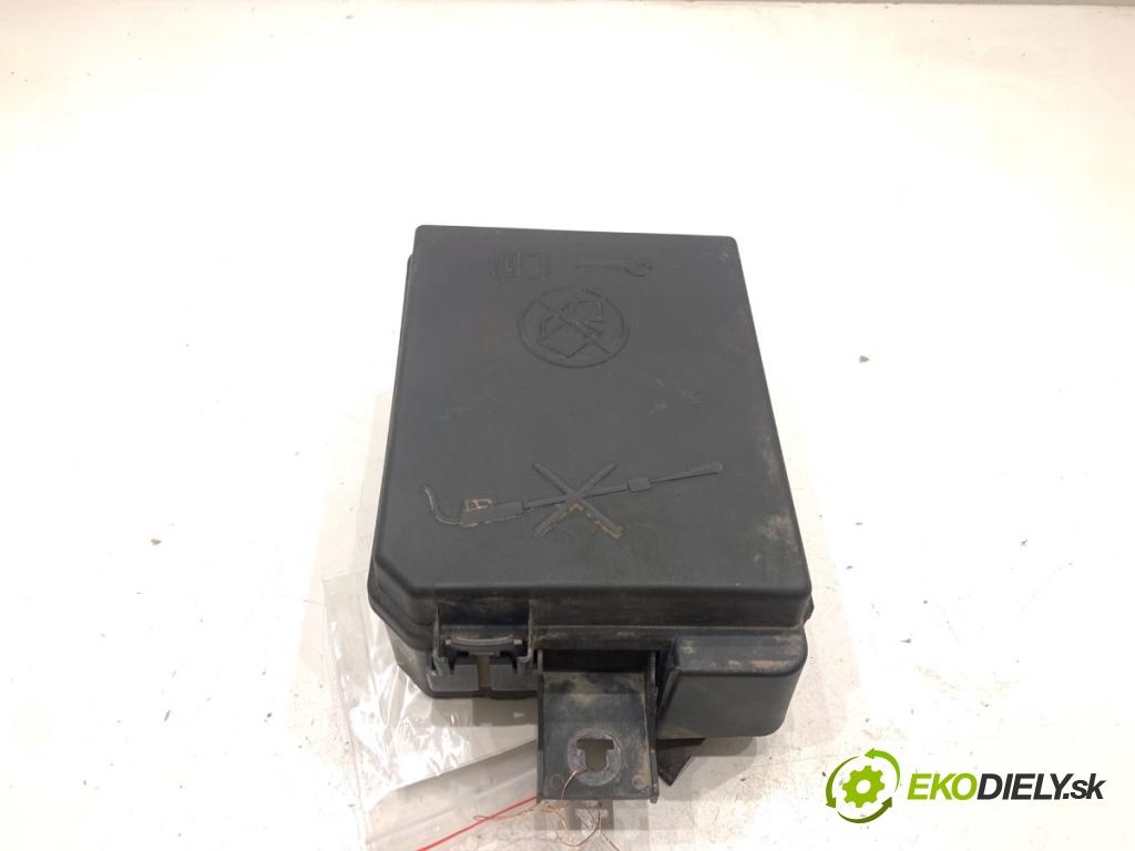 OPEL CORSA E liftback 2016 66 kW 1.4 (08, 68) 1398 Skrinka poistková 39068001 (Poistková skrinka)