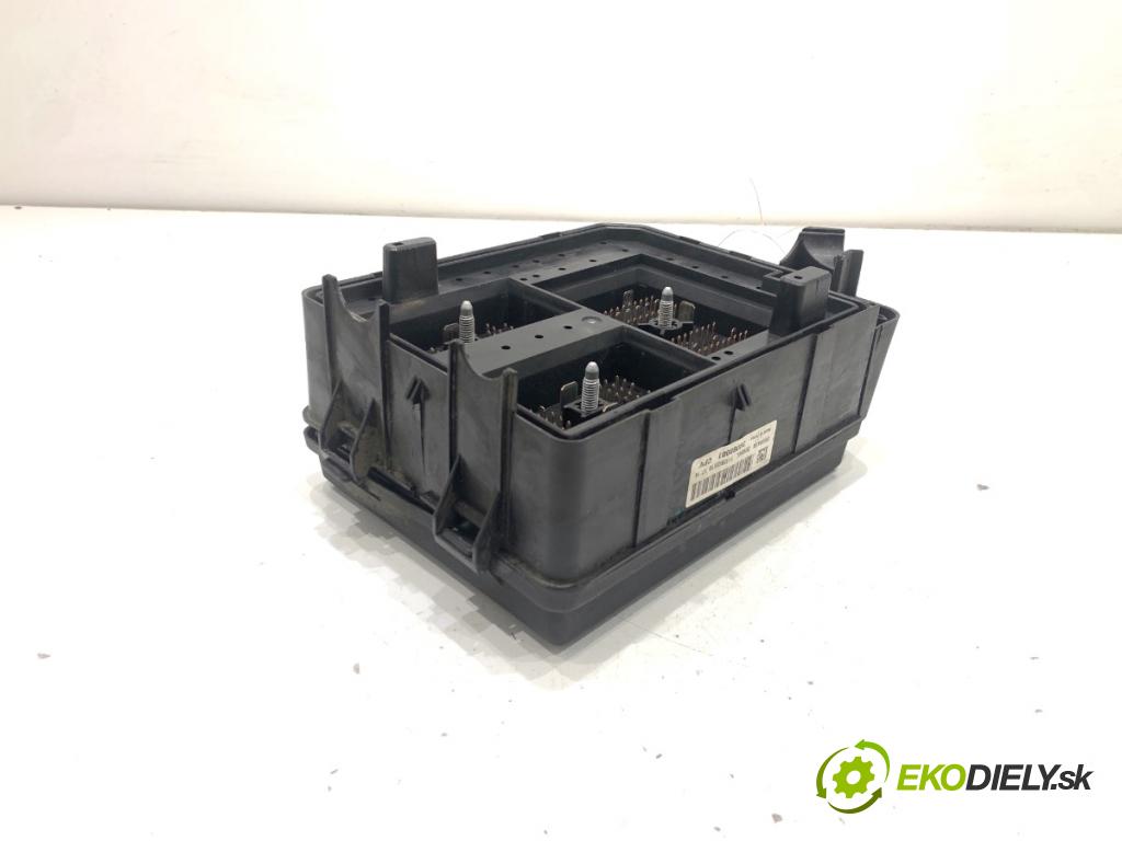 OPEL CORSA E liftback 2016 66 kW 1.4 (08, 68) 1398 Skrinka poistková 39068001 (Poistková skrinka)