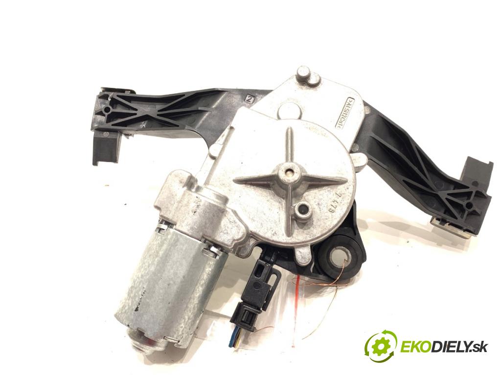 OPEL CORSA E liftback 2016 66 kW 1.4 (08, 68) 1398 Motor stieračov zad 39043012 0390205011
