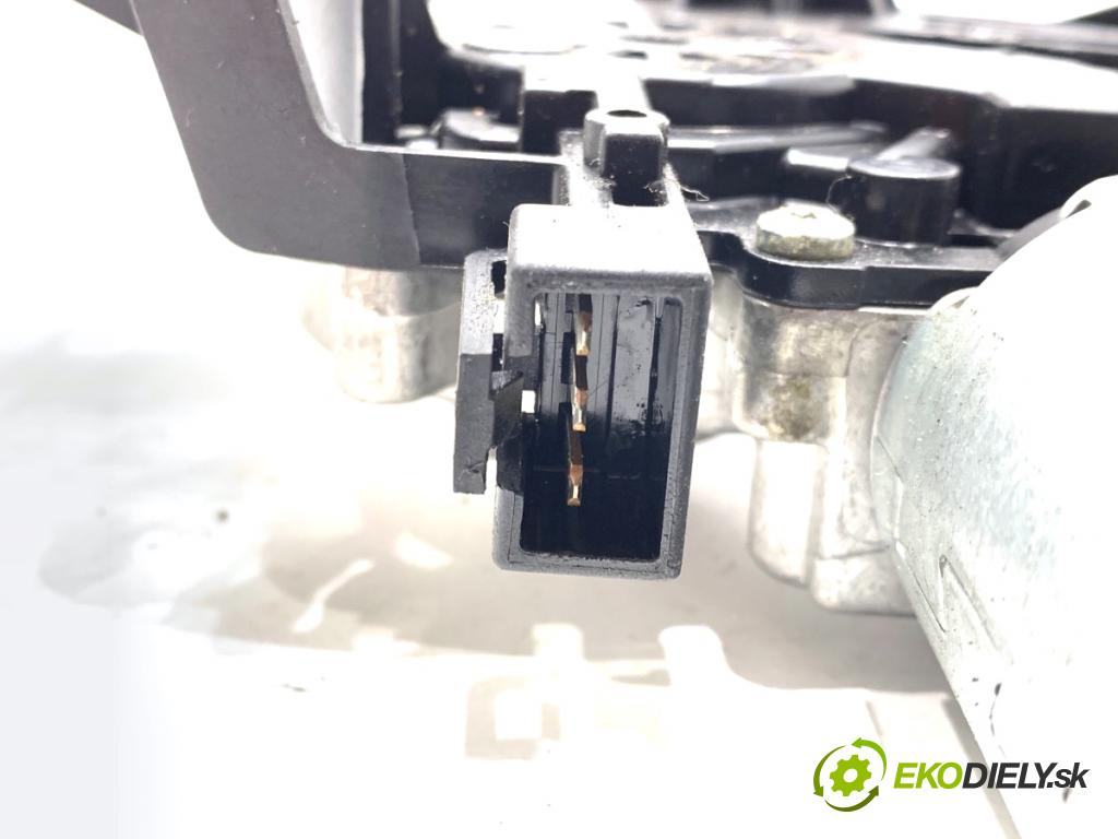 OPEL CORSA E liftback 2016 66 kW 1.4 (08, 68) 1398 Motor stieračov zad 39043012 0390205011