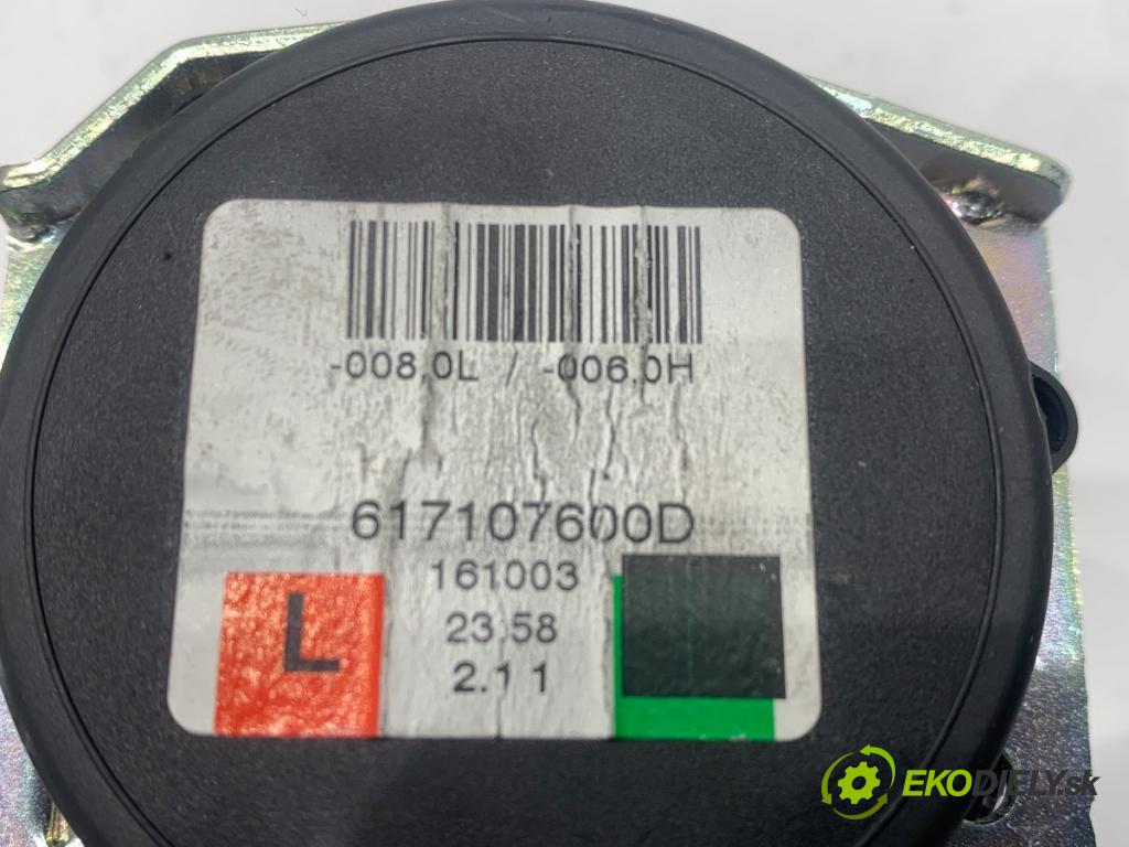 OPEL CORSA E liftback 2016 66 kW 1.4 (08, 68) 1398 Držiak BEZPEČNOSŤ ľavy predný 617107600D