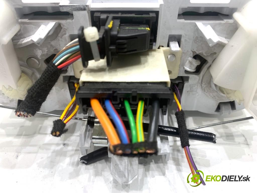 OPEL CORSA E liftback 2016 66 kW 1.4 (08, 68) 1398 Panel ovládania kúrenia 466119570 (Prepínacie páčky pod volantom)