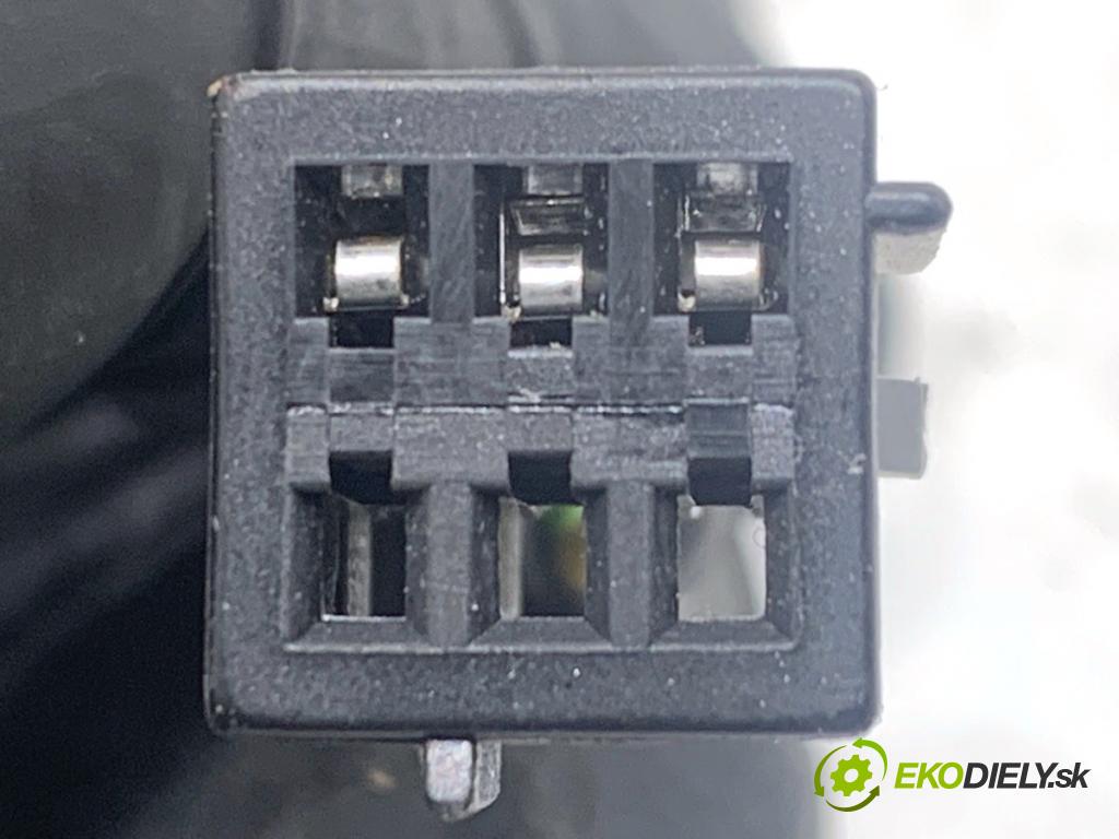 OPEL CORSA E liftback 2016 66 kW 1.4 (08, 68) 1398 zpětné zrcátko levý