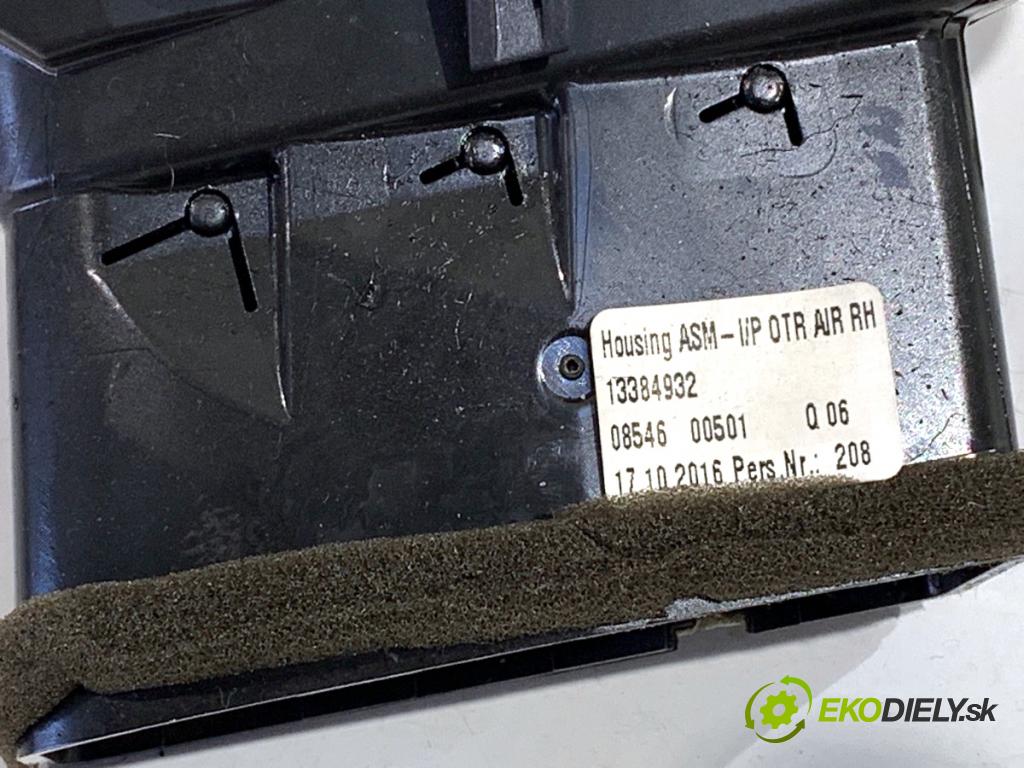 OPEL CORSA E liftback 2016 66 kW 1.4 (08, 68) 1398 lišty kryt 13391249 39050126 (Lišta)