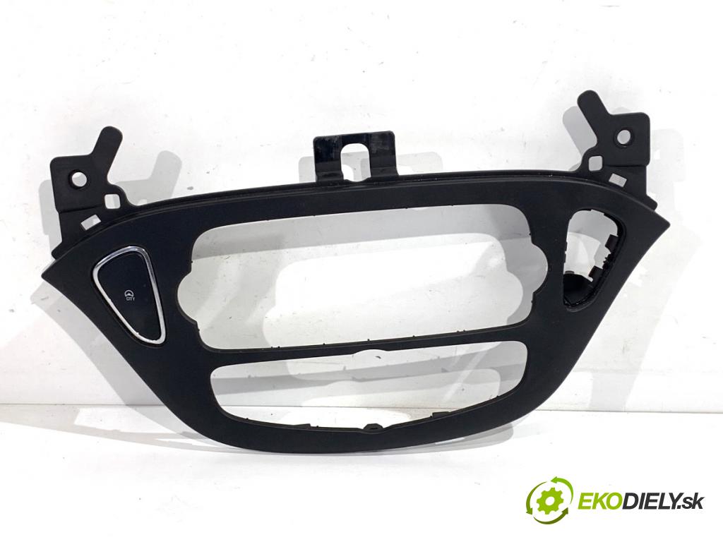 OPEL CORSA E liftback 2016 66 kW 1.4 (08, 68) 1398 lišty kryt 13391249 39050126 (Lišta)