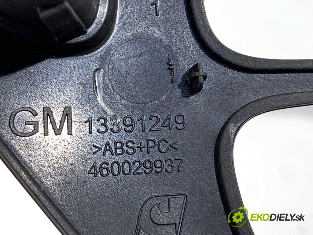 OPEL CORSA E liftback 2016 66 kW 1.4 (08, 68) 1398 lišty kryt 13391249 39050126 (Lišta)