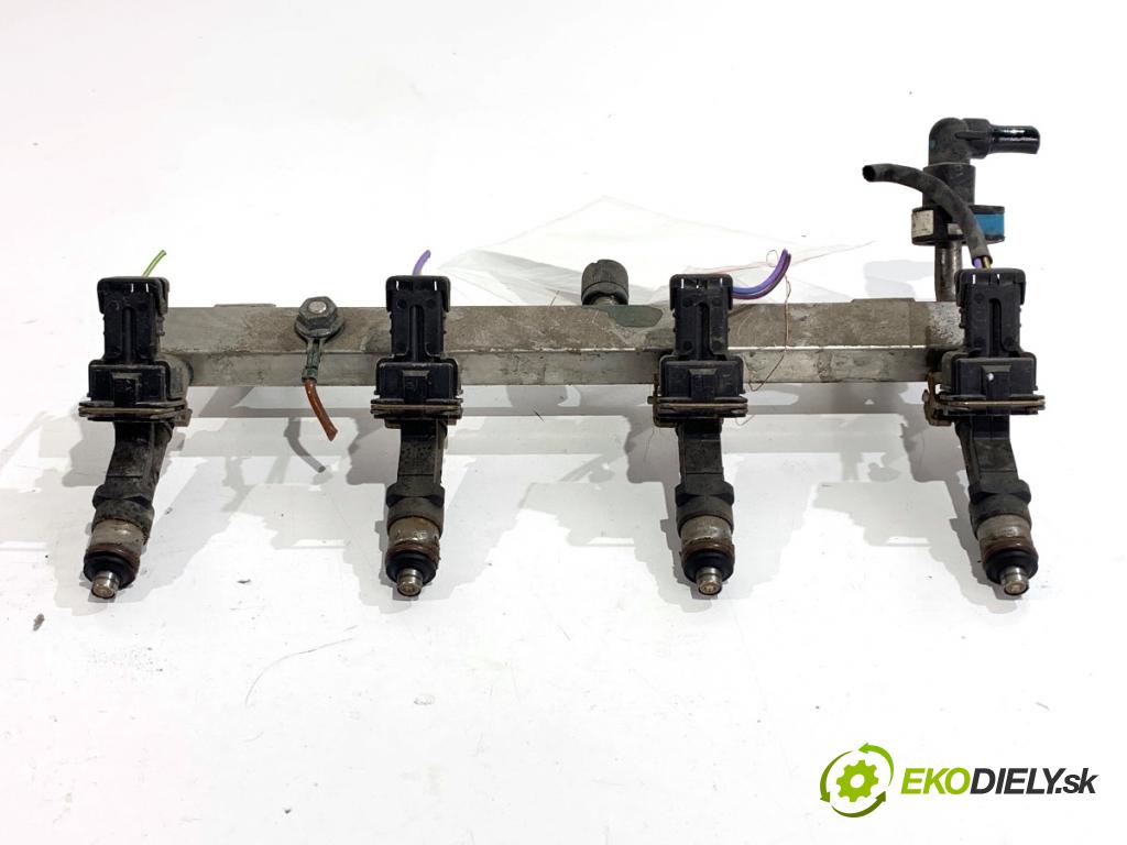 OPEL CORSA E liftback 2016 66 kW 1.4 (08, 68) 1398 Lišta vstrekovacia 55590487 (Vstrekovacia lišta)