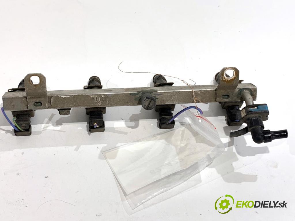 OPEL CORSA E liftback 2016 66 kW 1.4 (08, 68) 1398 Lišta vstrekovacia 55590487 (Vstrekovacia lišta)