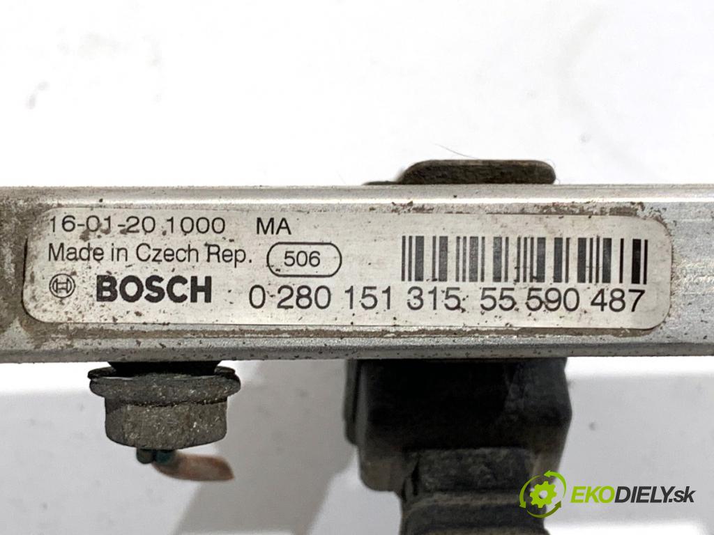 OPEL CORSA E liftback 2016 66 kW 1.4 (08, 68) 1398 Lišta vstrekovacia 55590487 (Vstrekovacia lišta)