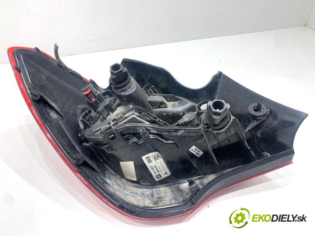OPEL CORSA E liftback 2016 66 kW 1.4 (08, 68) 1398 Svetlo pravy zad 39012622