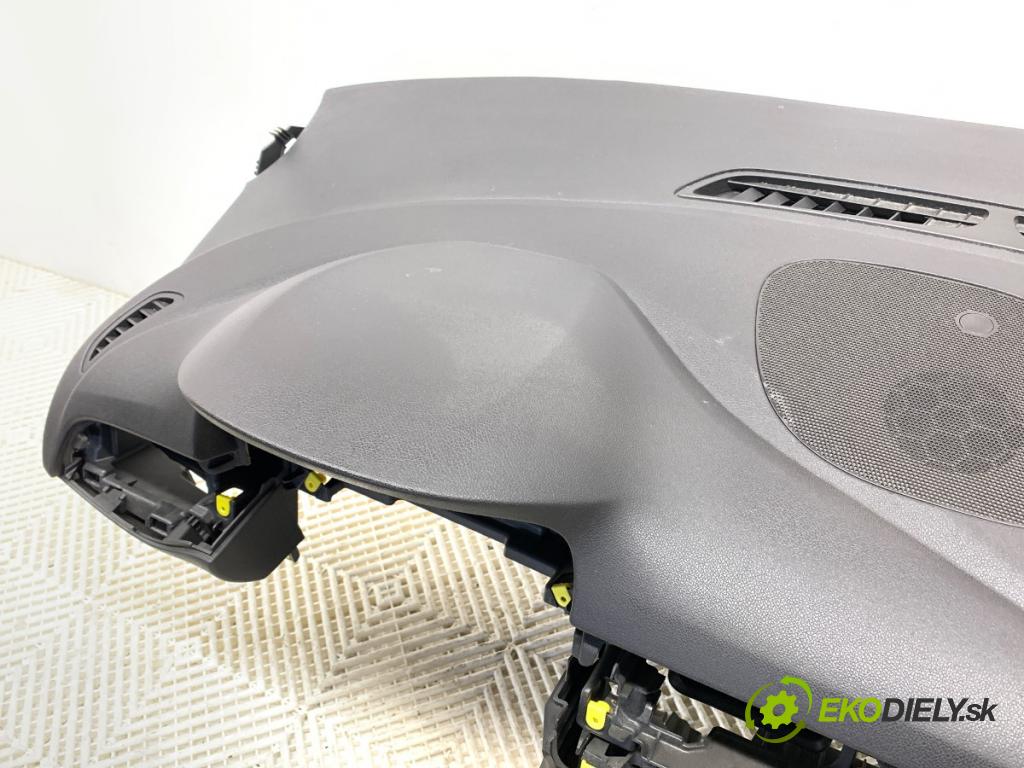 OPEL CORSA E liftback 2016 66 kW 1.4 (08, 68) 1398 Palubná doska  (Palubná doska)