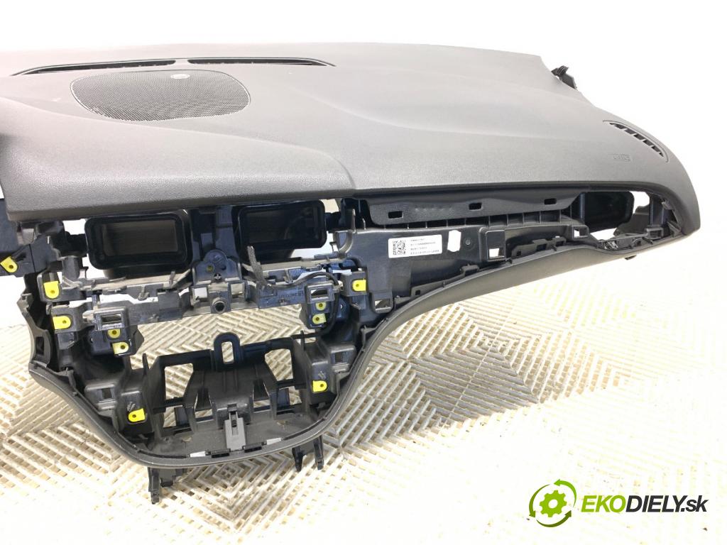 OPEL CORSA E liftback 2016 66 kW 1.4 (08, 68) 1398 Palubná doska  (Palubná doska)