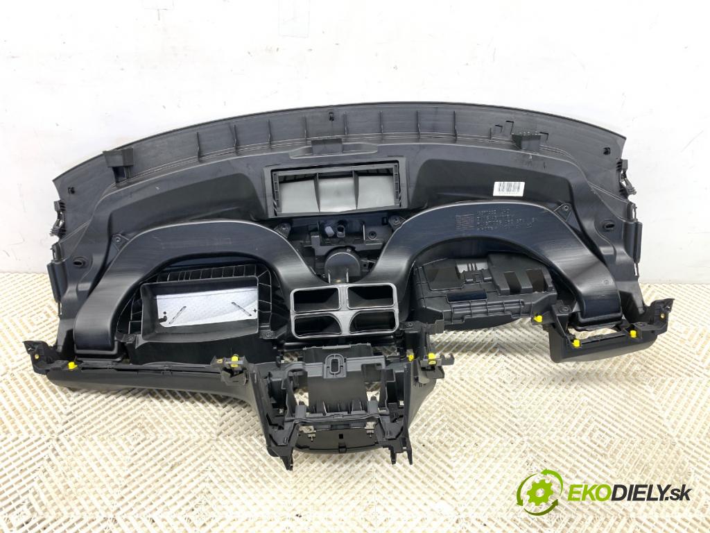 OPEL CORSA E liftback 2016 66 kW 1.4 (08, 68) 1398 Palubná doska  (Palubná doska)