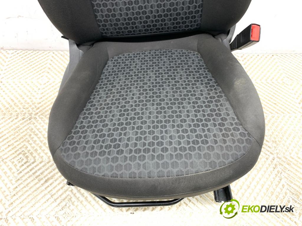 OPEL CORSA E liftback 2016 66 kW 1.4 (08, 68) 1398 sedadlo pravý přední část