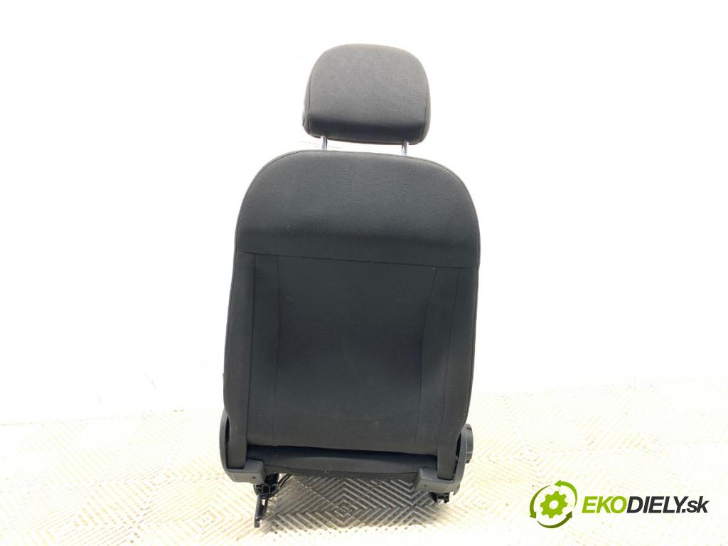 OPEL CORSA E liftback 2016 66 kW 1.4 (08, 68) 1398 sedadlo pravý přední část