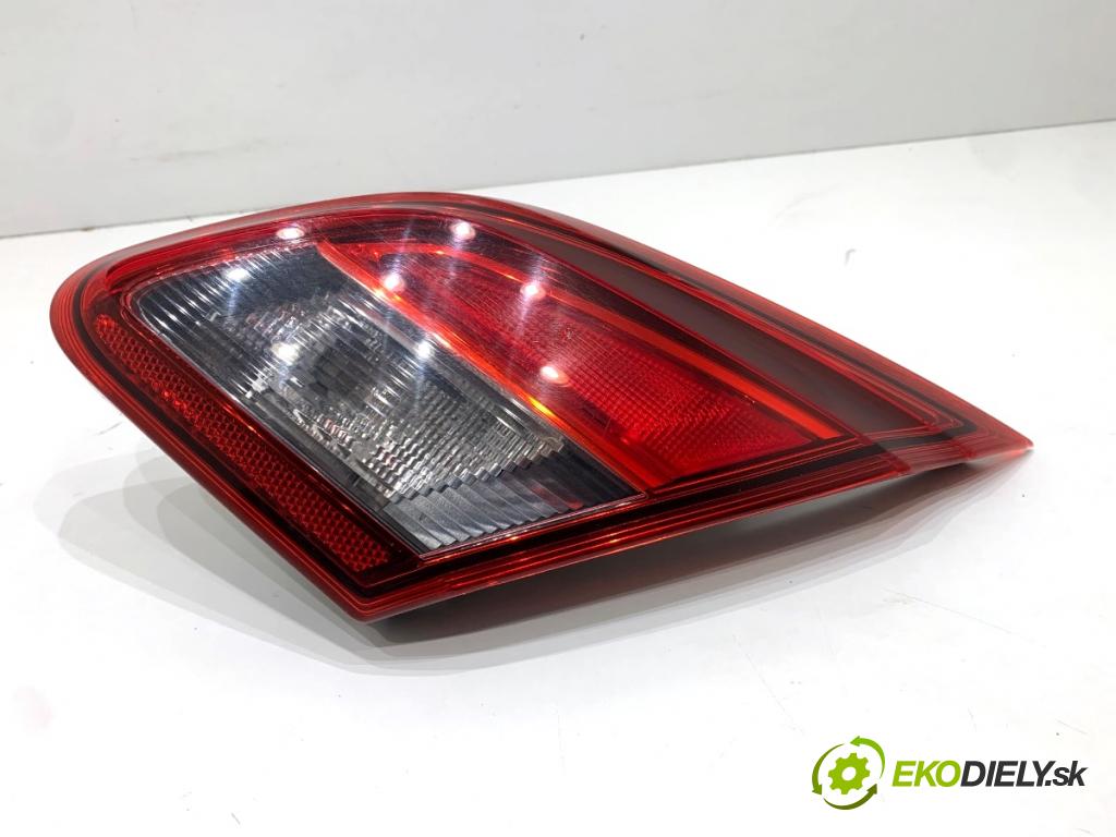 OPEL CORSA E liftback 2016 66 kW 1.4 (08, 68) 1398 Svetlo zad pravá vnútorná 39012624 (Kľučka dverí ostatné)