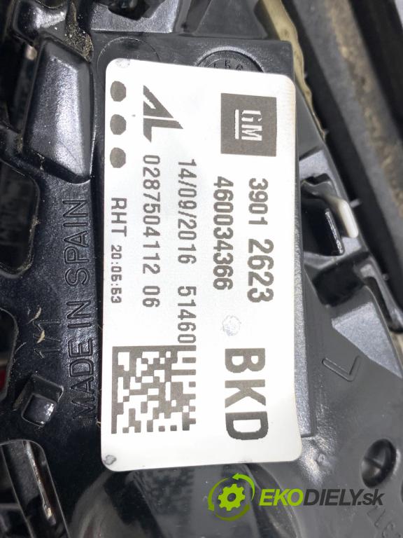 OPEL CORSA E liftback 2016 66 kW 1.4 (08, 68) 1398 Svetlo zad ľavá strana vnútorná 39012623 (Kľučka dverí ostatné)