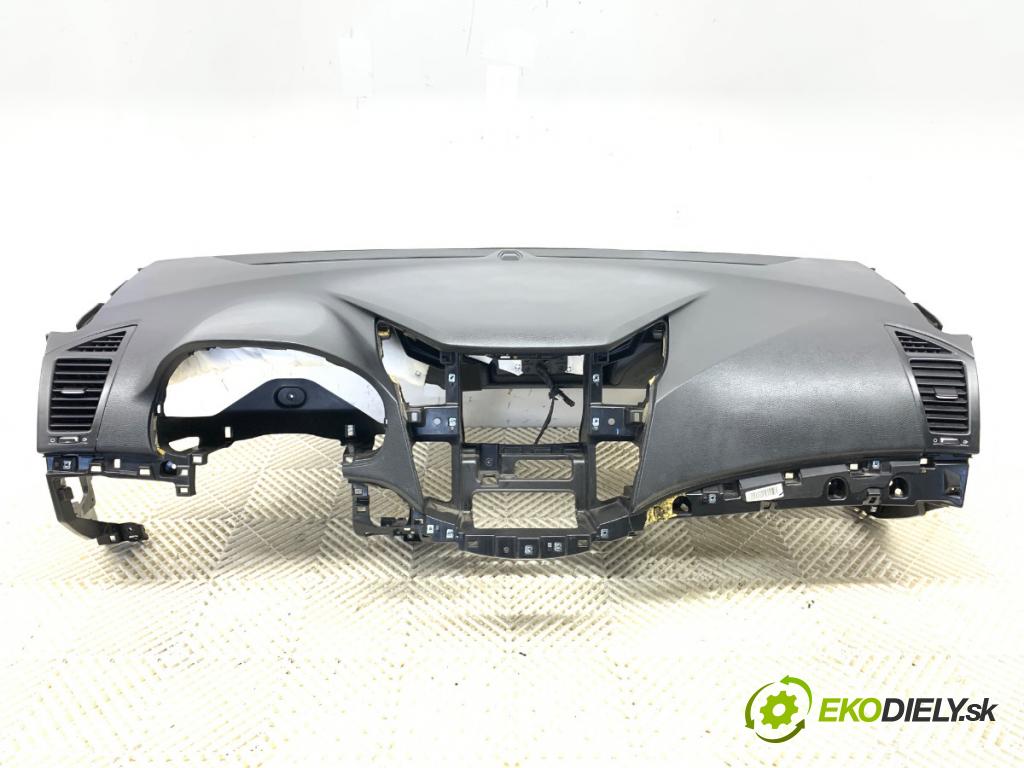 HYUNDAI i40 Kombi 2013 85 kW 1.7 CRDi 1685 Palubná doska  (Palubná doska)