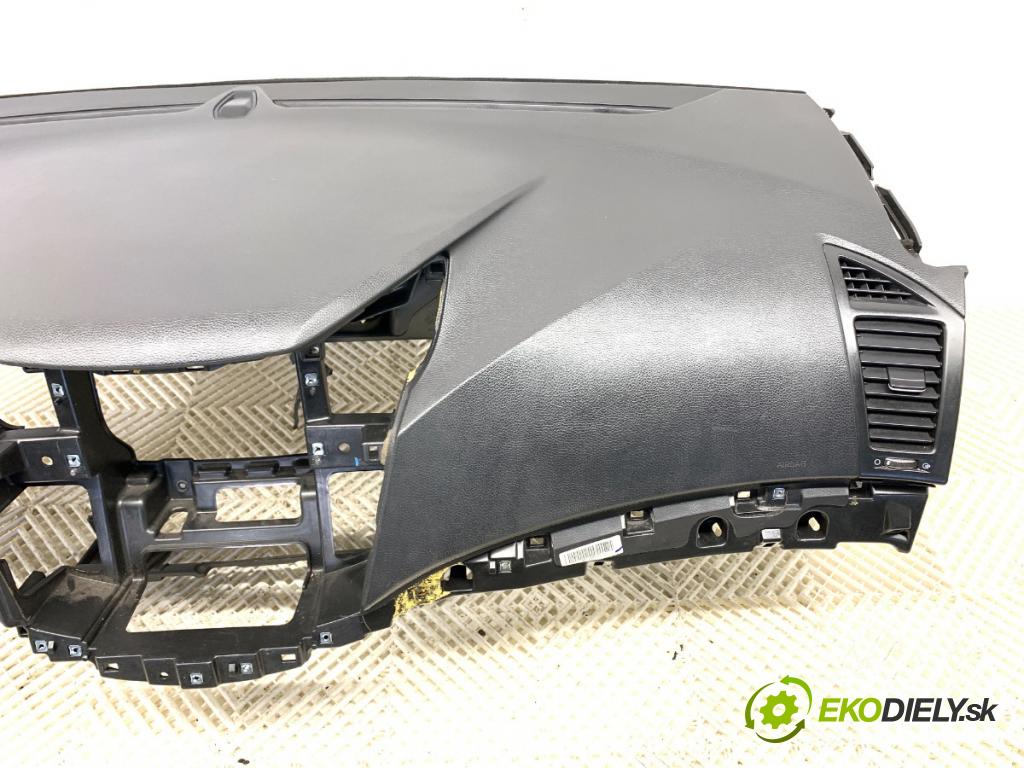 HYUNDAI i40 Kombi 2013 85 kW 1.7 CRDi 1685 Palubná doska  (Palubná doska)