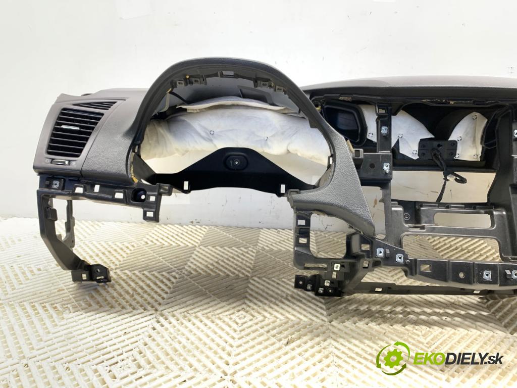 HYUNDAI i40 Kombi 2013 85 kW 1.7 CRDi 1685 Palubná doska  (Palubná doska)