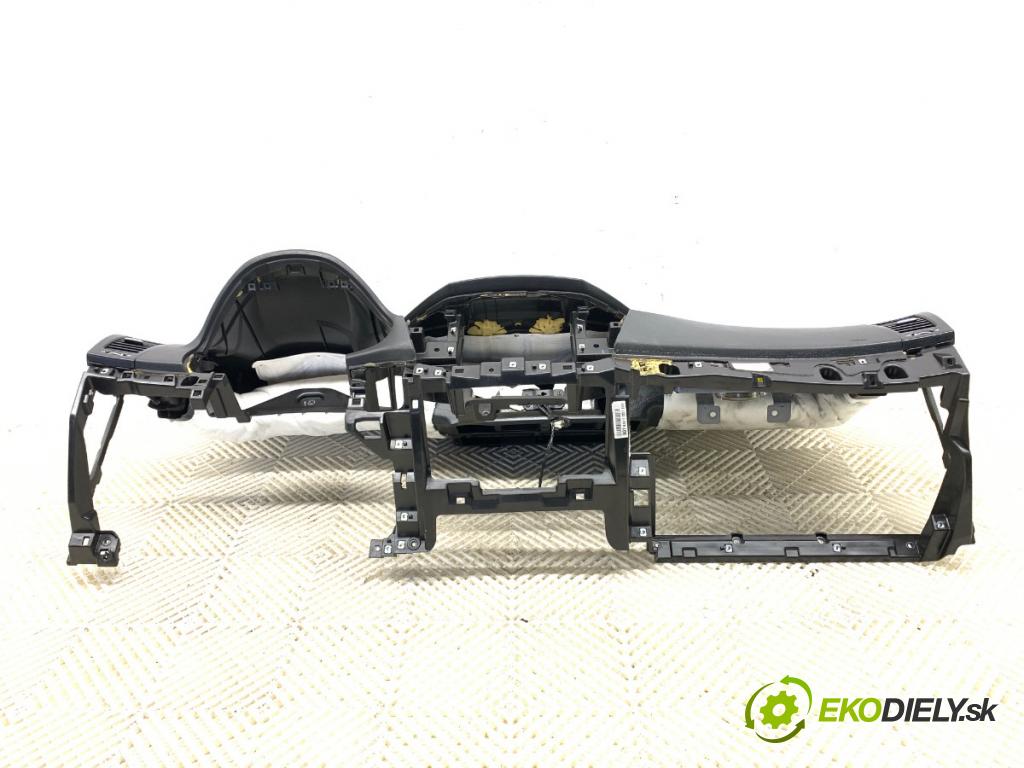 HYUNDAI i40 Kombi 2013 85 kW 1.7 CRDi 1685 Palubná doska  (Palubná doska)