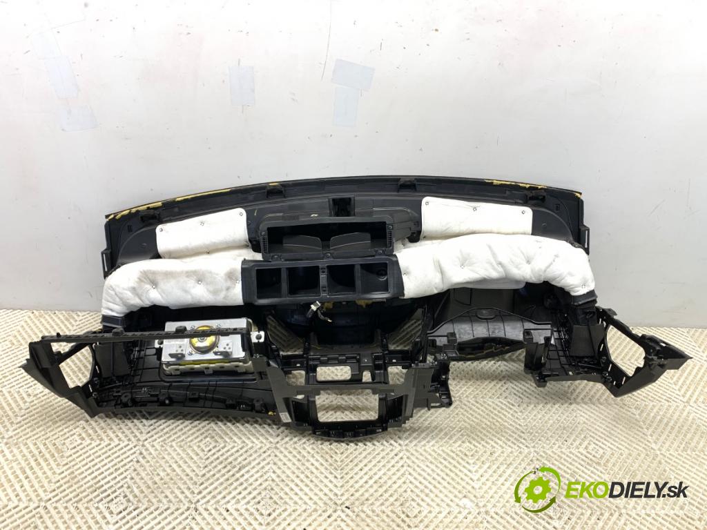 HYUNDAI i40 Kombi 2013 85 kW 1.7 CRDi 1685 Palubná doska  (Palubná doska)