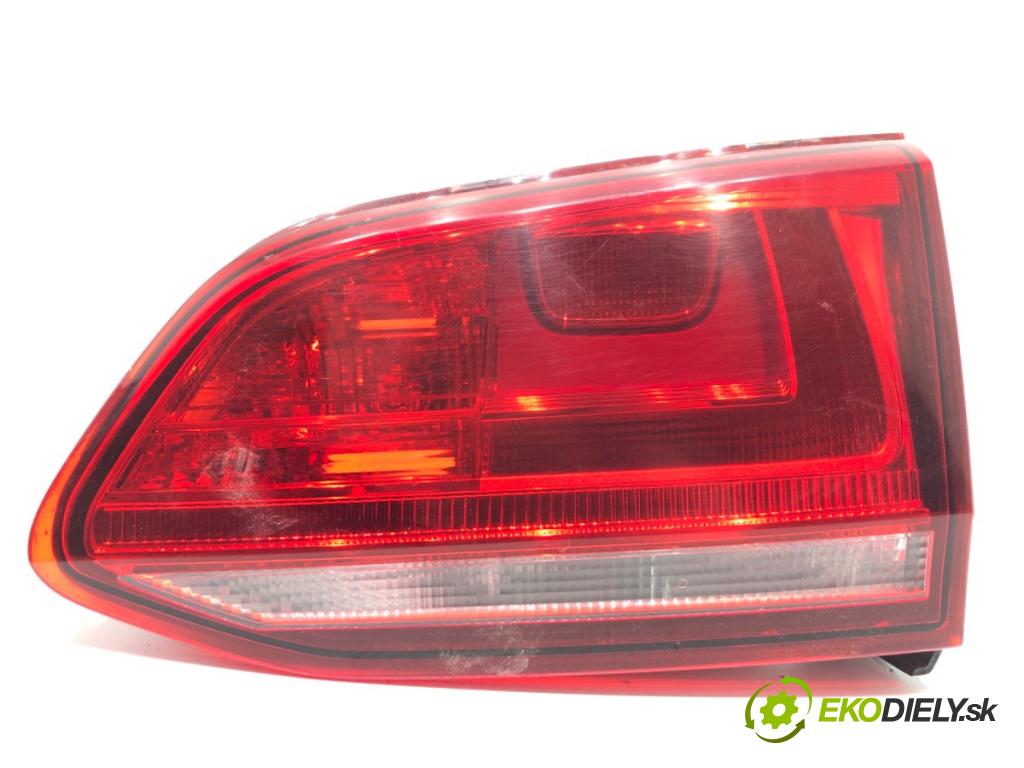 VW GOLF VII Kombi 2015 66 kW 1.6 TDI 1598 Svetlo zad pravá vnútorná 5G9945094D (Kľučka dverí ostatné)