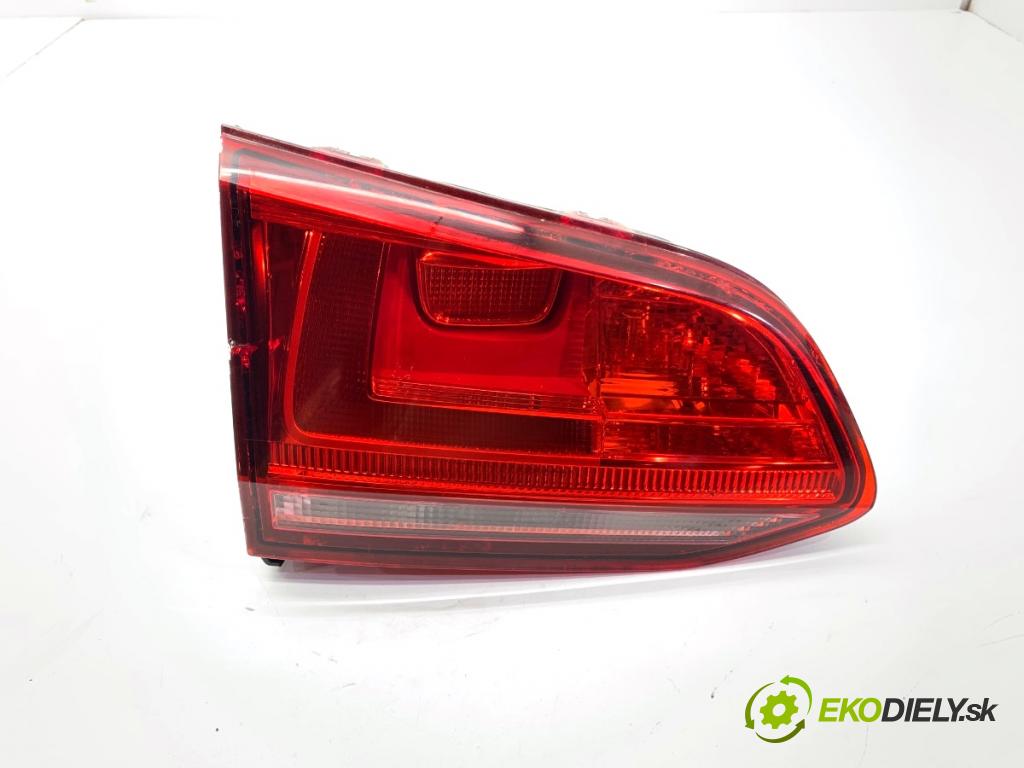 VW GOLF VII Kombi 2015 66 kW 1.6 TDI 1598 světlo zadní část levá strana vnitřní L90056140 (Klika dveří ostatní)