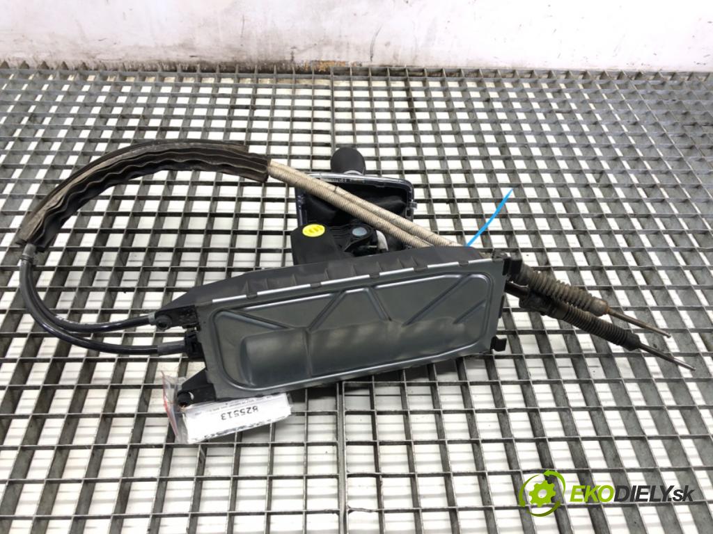 VW GOLF VII Kombi 2015 66 kW 1.6 TDI 1598 kulisa 5Q0711049AP (Řadicí páka (kulisa) )