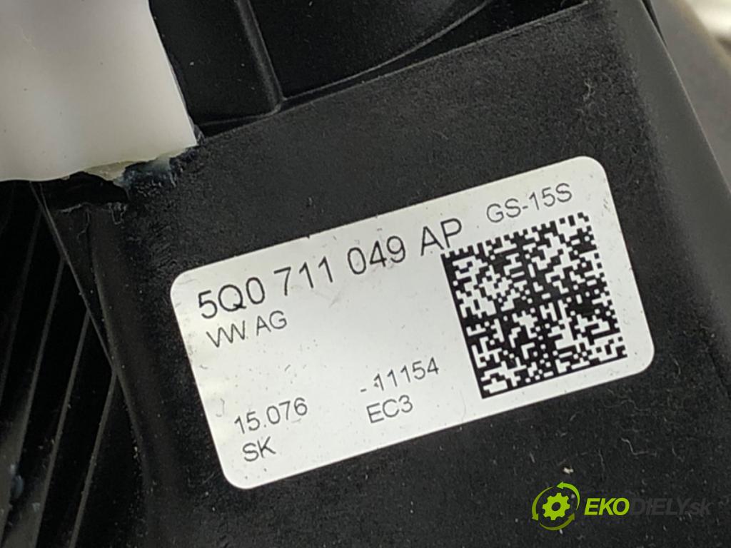 VW GOLF VII Kombi 2015 66 kW 1.6 TDI 1598 kulisa 5Q0711049AP (Řadicí páka (kulisa) )