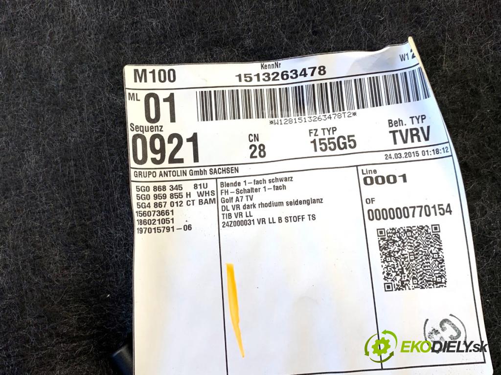 VW GOLF VII Kombi 2015 66 kW 1.6 TDI 1598 čalúnenie Dvere pravy predný