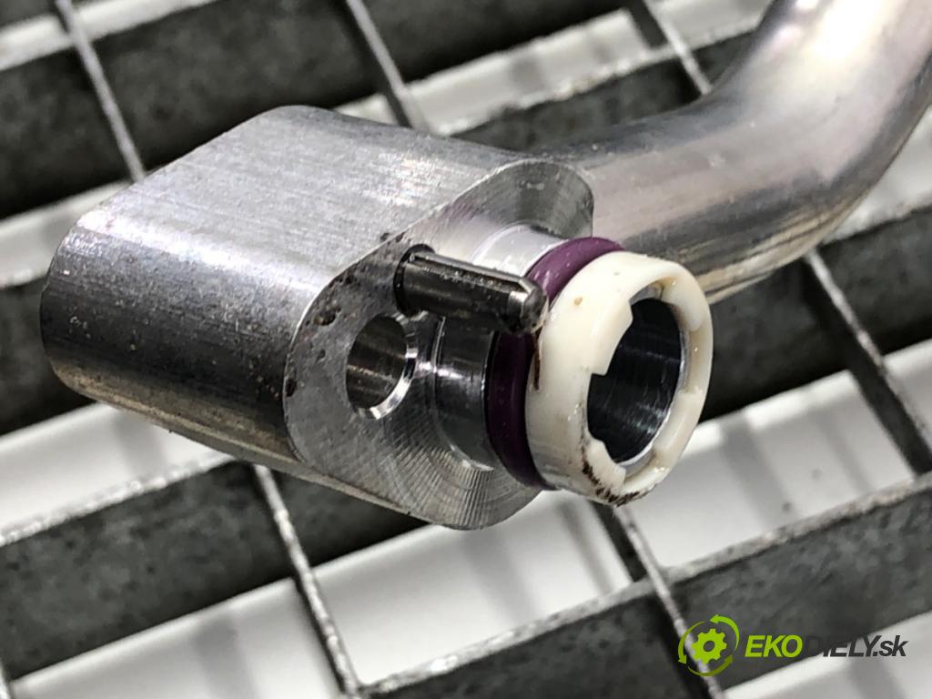 BMW F44 coupe 2021 131 kW 220 i 1998 rúrka klimatizace 6832950 (Trubka klimatizace)