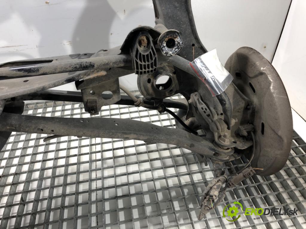 BMW F44 coupe 2021 131 kW 220 i 1998 Výstuha zad