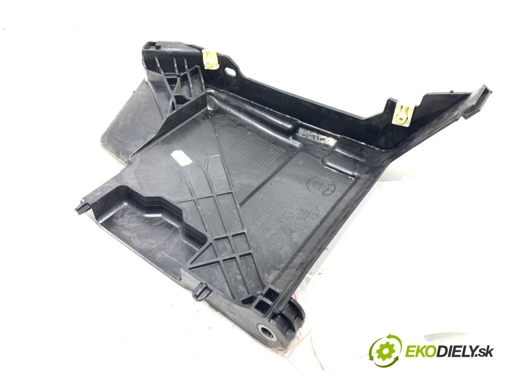 BMW F44 coupe 2021 131 kW 220 i 1998 Kryt akumulátora 7473113 (Motor a príslušenstvo ostatné)