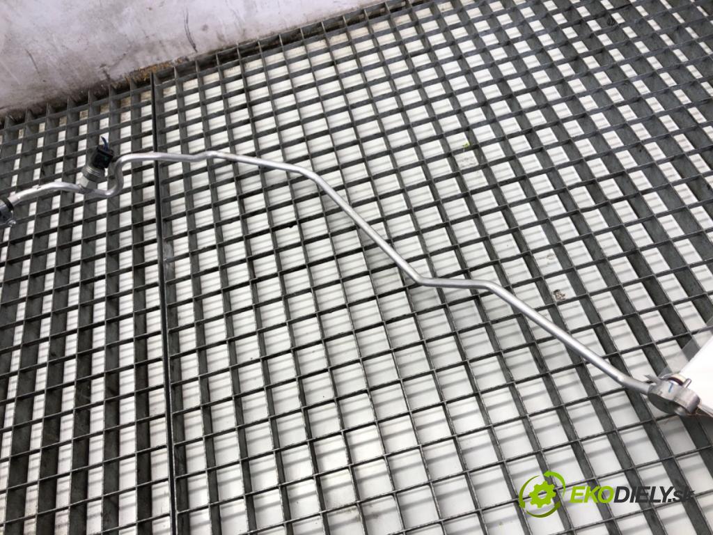 BMW F44 coupe 2021 131 kW 220 i 1998 rúrka klimatizace 6832951 (Trubka klimatizace)