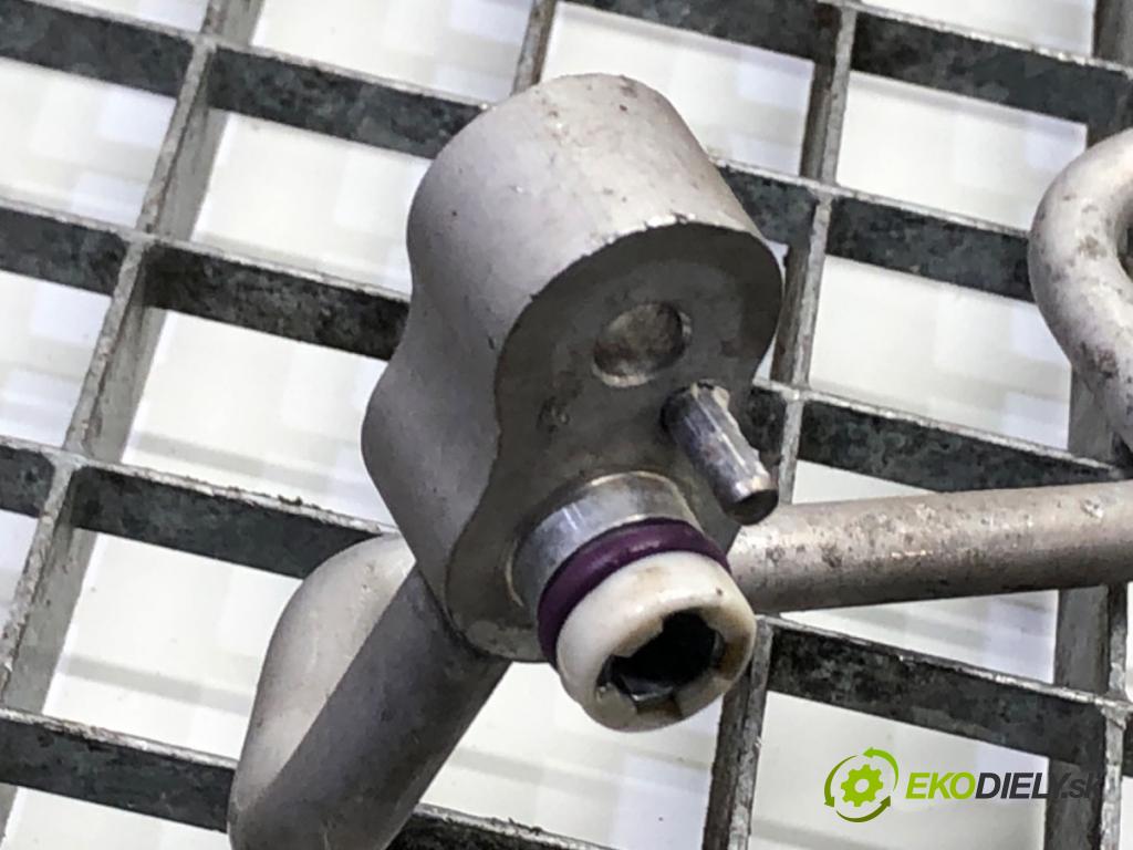 BMW F44 coupe 2021 131 kW 220 i 1998 rúrka klimatizace 6832951 (Trubka klimatizace)