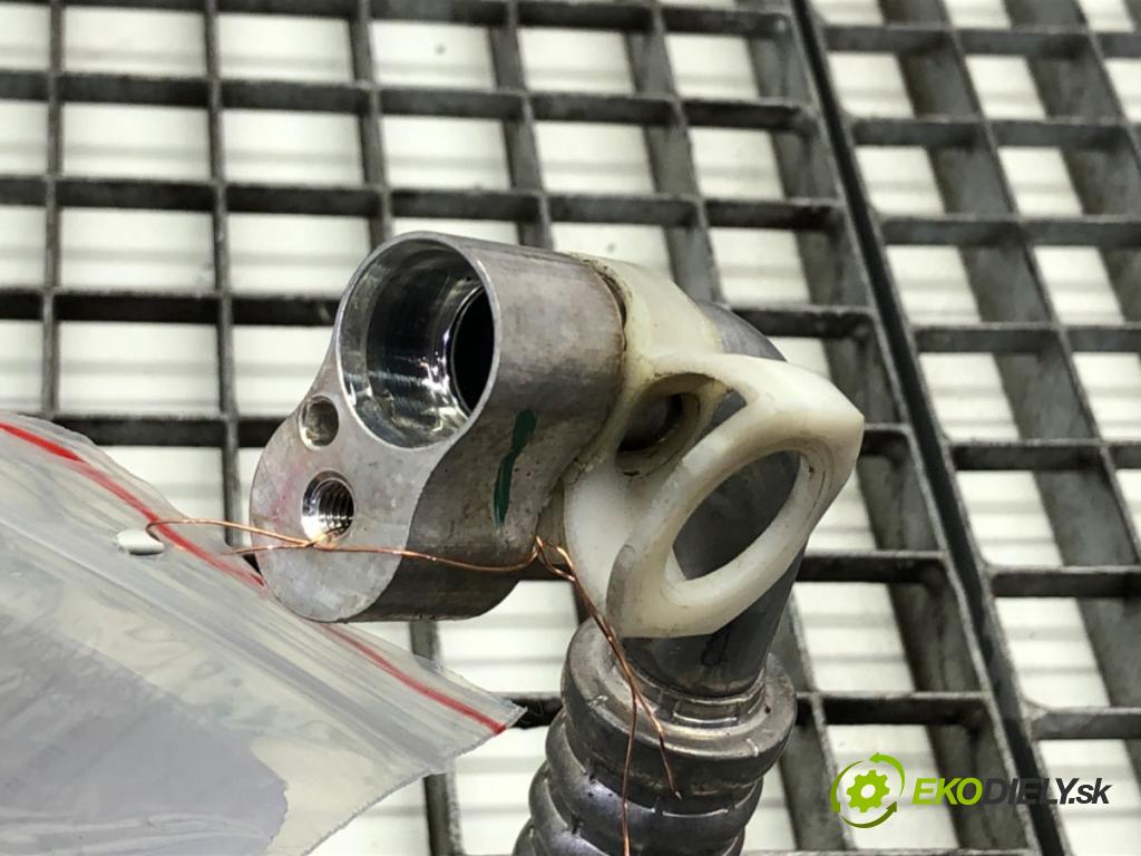 BMW F44 coupe 2021 131 kW 220 i 1998 rúrka klimatizace 6834659 (Trubka klimatizace)