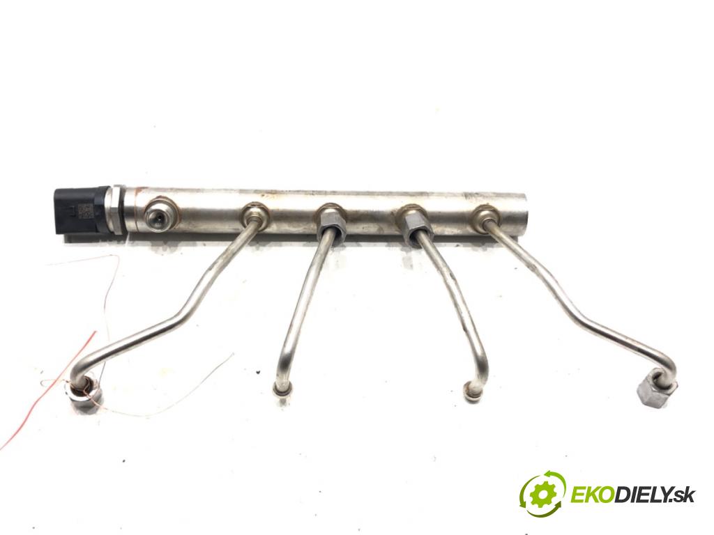 BMW F30 sedan 2015 180 kW 328 i xDrive 1997 Lišta vstrekovacia 7585411 (Vstrekovacia lišta)