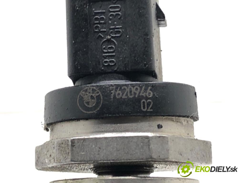 BMW F30 sedan 2015 180 kW 328 i xDrive 1997 Lišta vstrekovacia 7585411 (Vstrekovacia lišta)