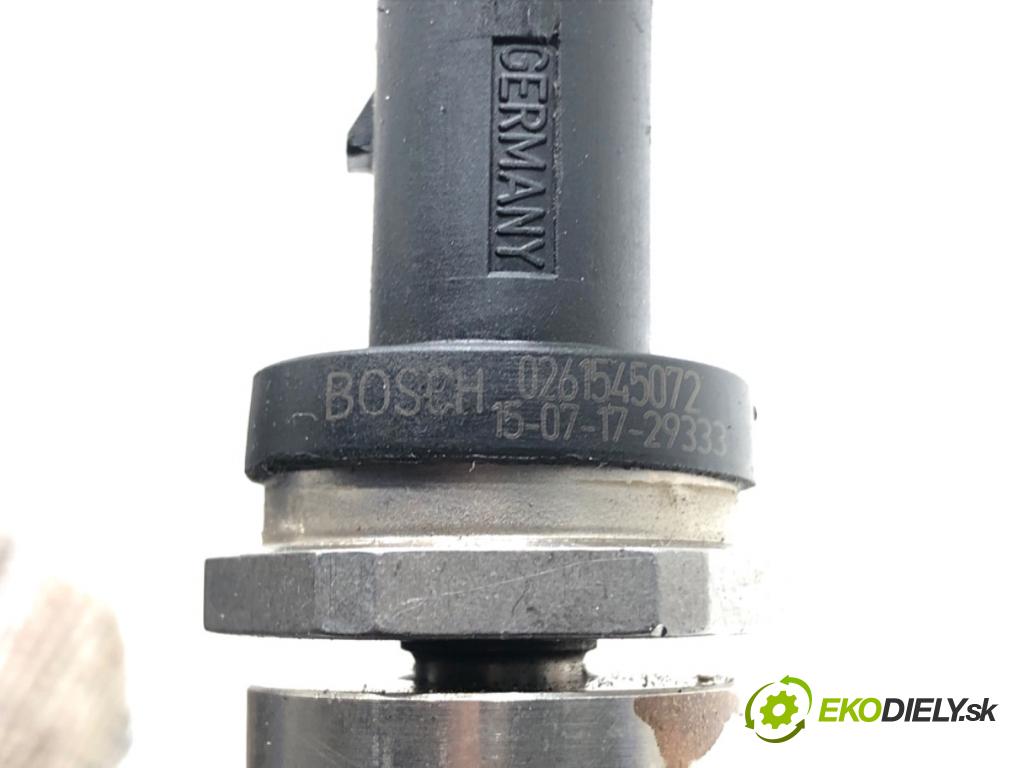 BMW F30 sedan 2015 180 kW 328 i xDrive 1997 Lišta vstrekovacia 7585411 (Vstrekovacia lišta)